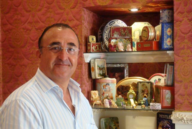 José Manuel Ibáñez, en la tienda de la calle Misericordia