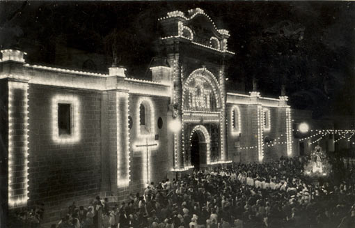 iglesiamayor_1956_iluminada_puertosantamaria