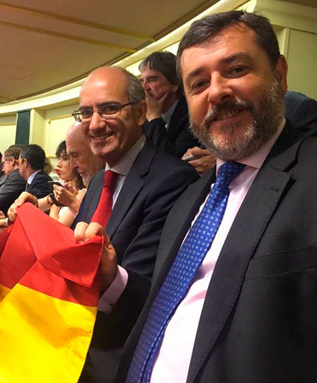 3.198. Alfonso Candón. El diputado que ‘robó’ la bandera de Rajoy para boicotear al PDeCAT