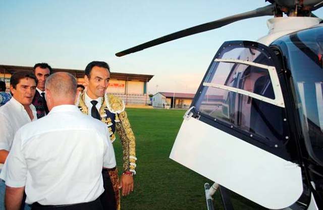 3.618. El Cid llegó en helicóptero a El Puerto, para homenajear a Bohórquez