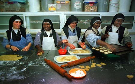 3.641. Visita el Convento del Espiritu Santo para conocer a las hermanas y su trabajo diario en pastelería, bordados…