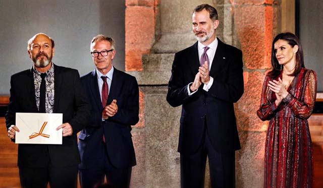 3.924. Javier Ruibal recibe de los Reyes de España el Premio a las Músicas Actuales 2017