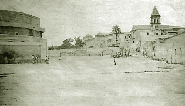 5.009. Unas fotografías de 1859. La anterior Plaza de Toros y el Convento de San Francisco